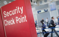 Mỹ: Cấm để pin sạc dự phòng trong hành lý ký gửi
