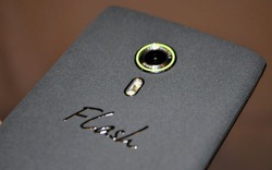 Đánh giá smartphone Alcatel Flash 2: Thiết kế lạ