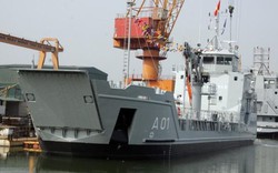 VN lần đầu tiên xuất khẩu tàu chở quân, xe thiết giáp