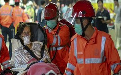 Phà chở hơn 170 người đâm phải vật thể lạ ở Hongkong