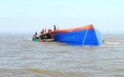 Toàn cảnh ngày thứ 2 cứu nạn tàu lật ở Cần Giờ