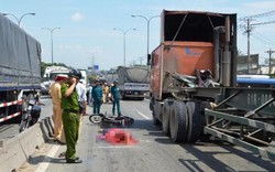 Tông dải phân cách trên cầu cấm xe máy, nam thanh niên thiệt mạng