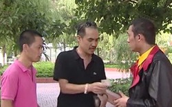 Chiến Thắng đi hát rong bị người ta "quỵt tiền"