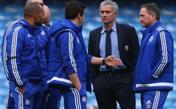 Mourinho nói gì trong cuộc họp khẩn ngay trên sân Stamford Bridge?