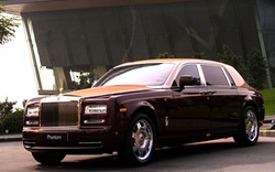Rolls-Royce Phantom Lửa thiêng 50 tỷ "náo loạn" đường phố HN
