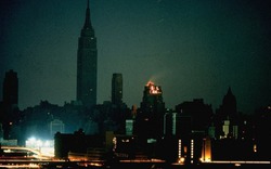 Ảnh: New York bị bóng tối mịt mùng bủa vây 10 tiếng