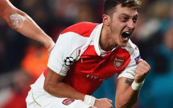 Chói sáng, Ozil nhận thưởng từ Arsenal