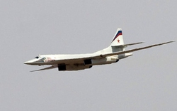 Máy bay ném bom tầm xa Nga lần đầu oanh tạc IS ở Syria