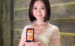 Mỹ nữ xinh như mộng bên smartphone Lumia