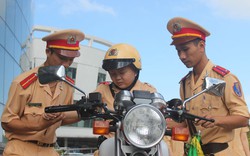 Cậu bé ung thư làm CSGT: “Đợi con lớn đã!”