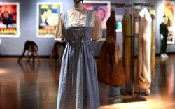 Chiếc váy cũ trong phim kinh điển được rao giá 30 tỷ đồng