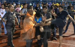 CĐV đánh vỡ đầu trọng tài, đội bóng Thái bị cấm 3 năm