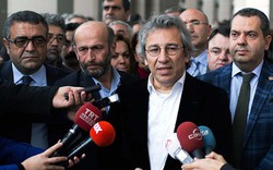 Tố Thổ Nhĩ Kỳ tuồn vũ khí sang Syria, nhà báo đối mặt án tù