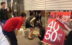 Người Sài Gòn chui cửa cuốn để mua hàng ngày Black Friday