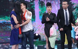 Phi Thanh Vân hôn chồng thắm thiết trên sân khấu