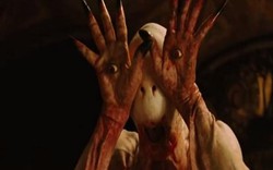 Video phim: Rùng mình với quái vật có mắt trên bàn tay