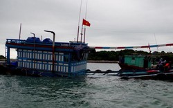 Bộ đội biên phòng cứu sống 12 ngư dân bị chìm tàu