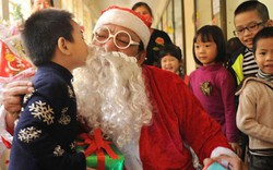 Dịch vụ “ông già Noel thăm nhà” lại vào mùa