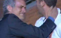 Mourinho khóc nức nở khi chia tay học trò