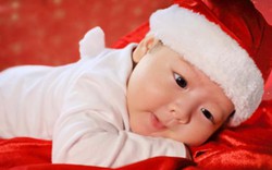 Con trai Nhật Kim Anh siêu đáng yêu trong bộ ảnh Noel