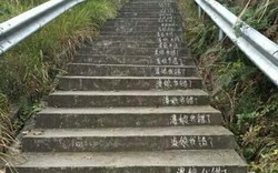 Chồng viết lời xin lỗi vợ trên mấy trăm bậc thang lên núi