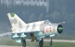 Nữ phi công Triều Tiên hạ cánh vụng về, đập đuôi Mig-21 xuống đất