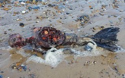 Phát hiện thi thể đẫm máu của ‘nàng tiên cá’ trên bãi biển Anh