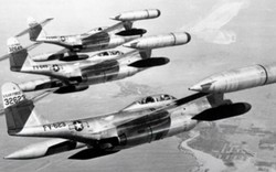 Trận chiến kỳ lạ: Máy bay Mỹ bắn 208 tên lửa trượt