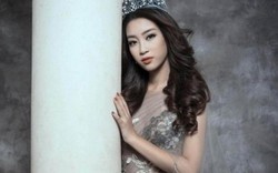 Hoa hậu Đỗ Mỹ Linh mặt lạnh "ôm cột" chụp ảnh vẫn xinh hút hồn