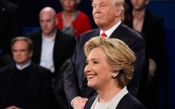Donald Trump dông dài, Hillary Clinton cuốn hút