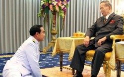 Vì sao tướng lĩnh phải quỳ phục dưới chân vua Thái Lan?