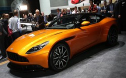 Aston Martin DB11 về châu Á giá chênh khủng khiếp