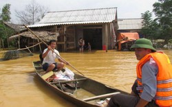 Lũ ở miền Trung rút chậm, bão số 7 cận kề