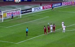 Clip U19 Việt Nam bị thổi penalty và mất người đầy tranh cãi