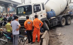 TPHCM: Xe bồn đâm dải phân cách, xa lộ Hà Nội kẹt cứng