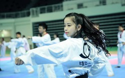 “Nữ hoàng taekwondo” Châu Tuyết Vân “mãi võ” ủng hộ miền Trung