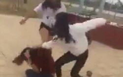 Clip: Phản cảm nhóm học sinh cấp 2 hò hét, đánh bạn nữ dã man