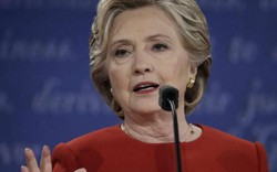 Bà Clinton bị FBI “sờ gáy” 11 ngày trước bầu cử