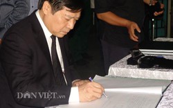 Đoàn đại biểu TƯ Hội NDVN viếng lễ tang đồng chí Nguyễn Văn Chính