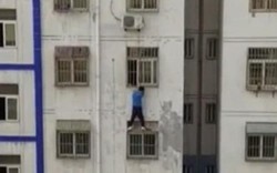 Trung Quốc: “Người nhện” trèo nhà cao tầng cứu bé trai
