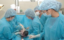Trẻ sơ sinh bị gãy chân khi mổ đẻ: Bộ Y yêu cầu làm rõ