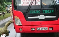 Nhảy lên xe khách đang chạy, phụ xe bị cuốn vào gầm tử vong