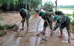 Mưa lũ ở miền Trung: Hàng nghìn hộ vẫn “ngâm” nước lụt