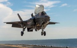 Tiêm kích F-35 lần đầu hạ cánh thẳng đứng trên tàu đổ bộ