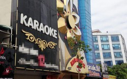 Cận cảnh những biển quảng cáo karaoke kích thước "khủng"