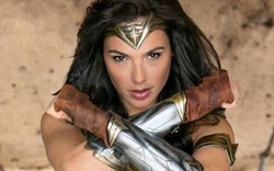 Vẻ bốc lửa của hoa hậu Israel trong vai Wonder Woman