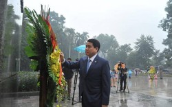 Chủ tịch Hà Nội đặt vòng hoa tưởng niệm tại tượng đài Lê Nin