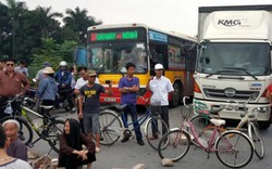 Hà Nội: Ùn tắc nghiêm trọng vì dân chặn đường lên sân bay Nội Bài