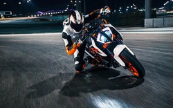 2017 KTM 1290 Super Duke R hiện đại, hùng mạnh hơn