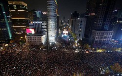 Ảnh: Triệu người biểu tình đòi tổng thống HQ từ chức